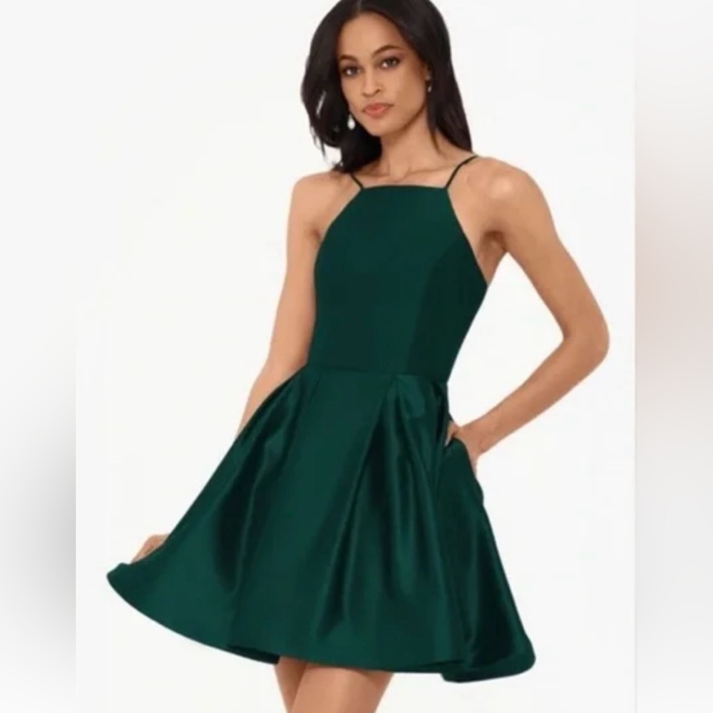 EUC Betsy & Adam emerald green spaghetti strap W/pockets formal party dr…
